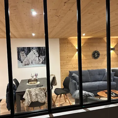 Les Loups Blancs Apartment